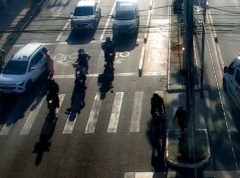 jovem-de-18-anos-entra-em-trabalho-de-parto-e-da-a-luz-dentro-de-taxi