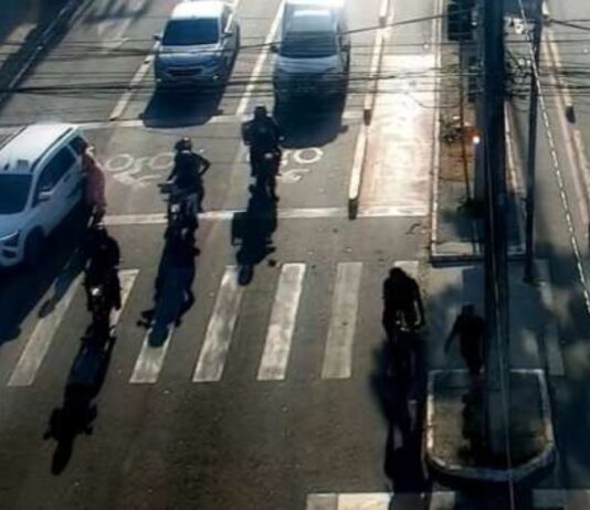 jovem-de-18-anos-entra-em-trabalho-de-parto-e-da-a-luz-dentro-de-taxi