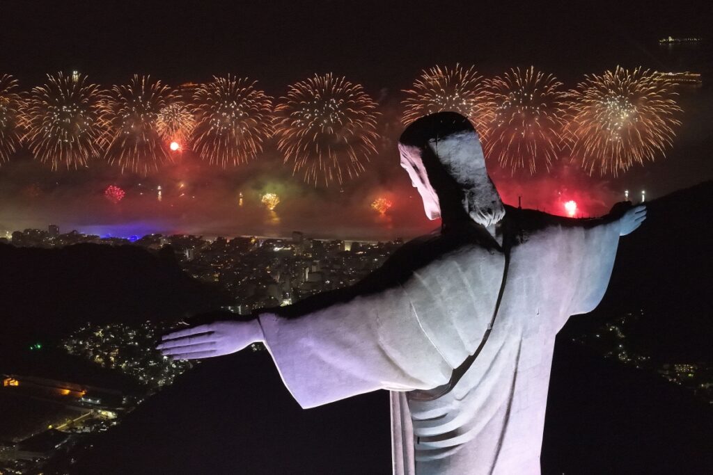 bem-vindo-a-2026!-confira-imagens-e-videos-do-reveillon-pelo-brasil