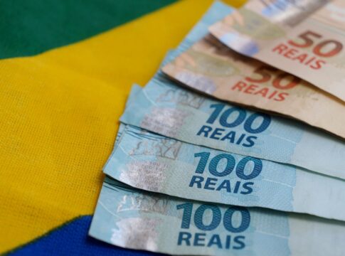 ao-manual-de-hostilidades-tributarias-(por-everardo-maciel)