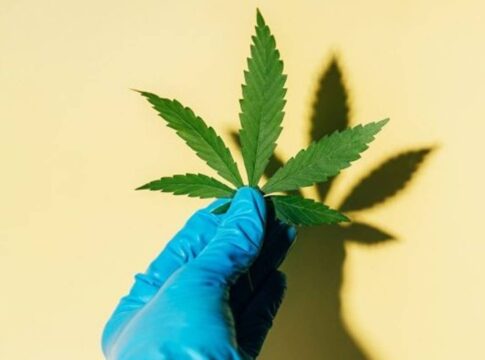 tecnico-de-enfermagem-e-preso-por-vender-maconha-por-r$-10-a-cliente