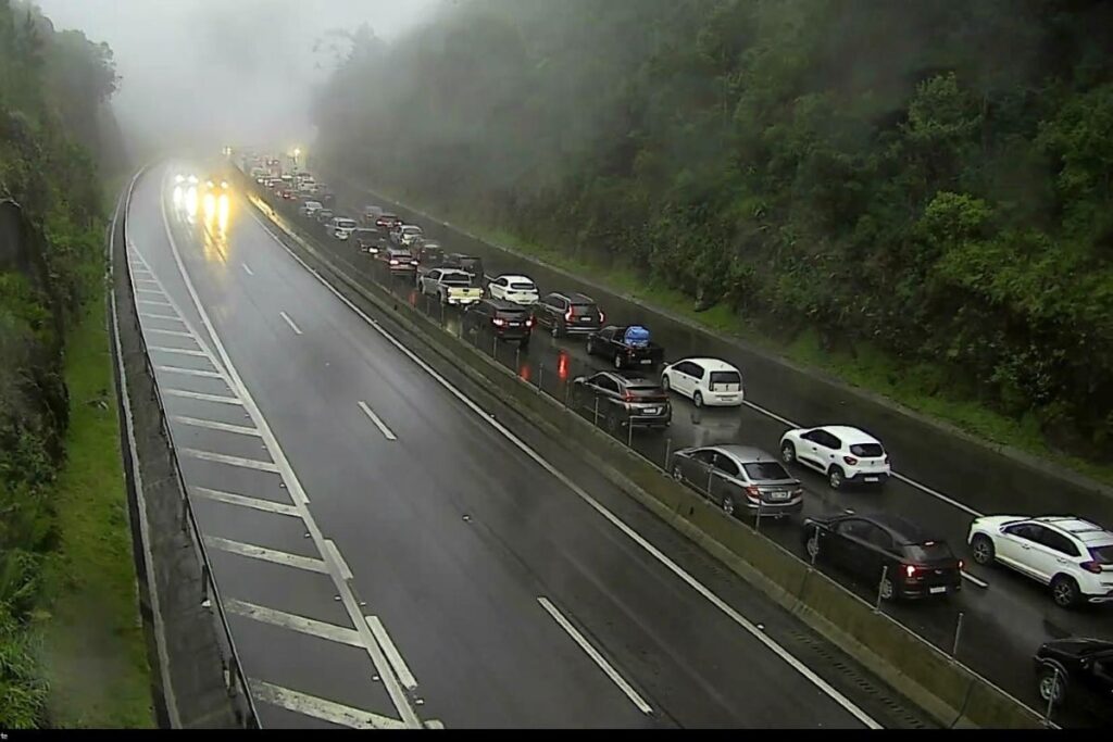 serra-antiga-da-tamoios-e-interditada-devido-a-chuva.-veja-alternativa