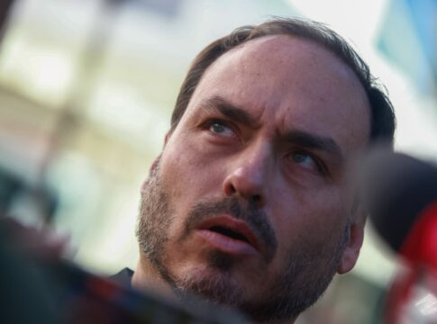 carlos-se-pronuncia-apos-bolsonaro-ter-domiciliar-negada