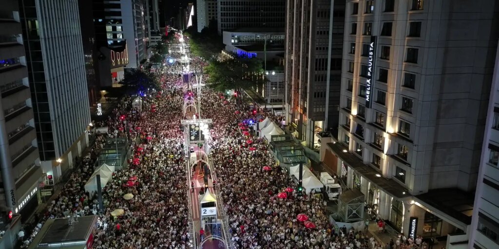 rreveillon-na-avenida-paulista-teve-musica-e-fogos-silenciosos