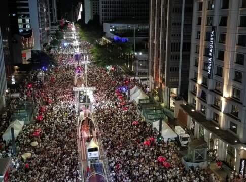 rreveillon-na-avenida-paulista-teve-musica-e-fogos-silenciosos