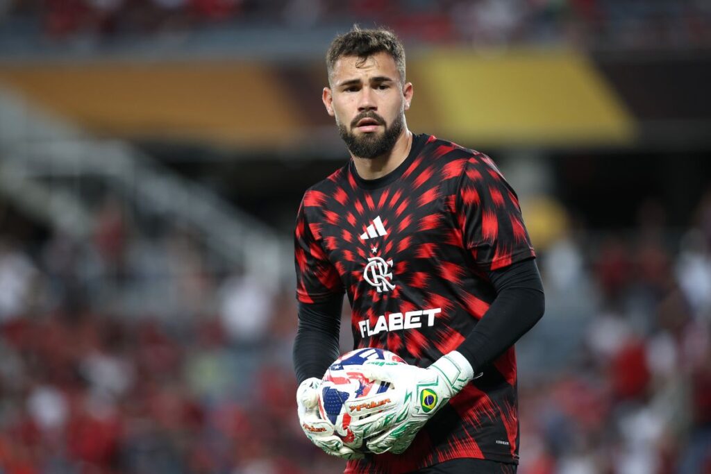 cruzeiro-oficializa-contratacao-do-goleiro-matheus-cunha,-ex-flamengo