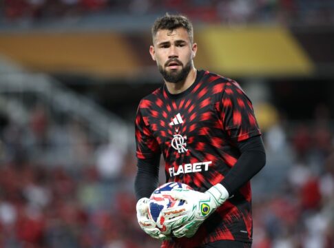 cruzeiro-oficializa-contratacao-do-goleiro-matheus-cunha,-ex-flamengo