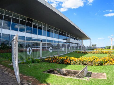 sexta-(2/1)-sera-ponto-facultativo-no-gdf,-mas-nao-no-governo-federal