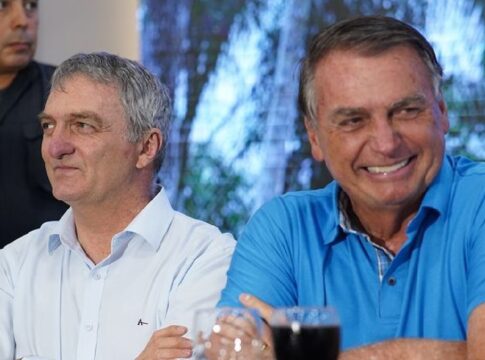 irmao-de-bolsonaro-diz-que-ele-e-jair-acertaram-a-quadra-jogando-no-13