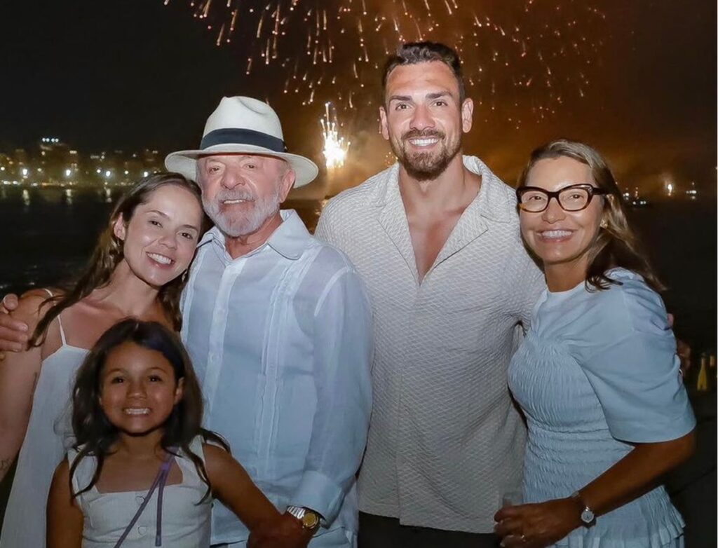 reveillon-de-lula-teve-helicoptero-e-fogos-do-forte-de-copacabana