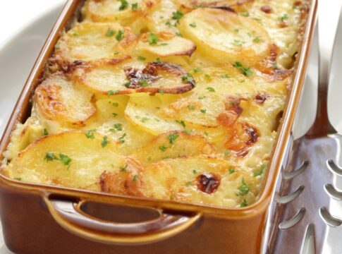 torta-de-batata-com-calabresa-fica-macia-e-bem-dourada-para-o-almoco