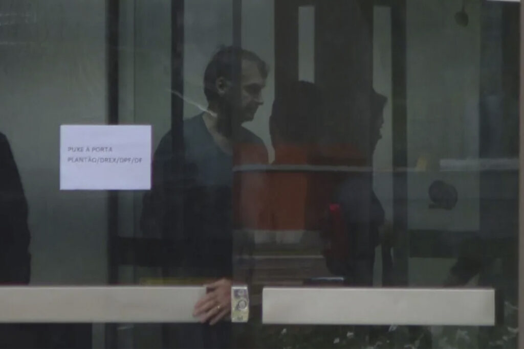 moraes-autoriza-visita-permanente-de-filhos-a-jair-bolsonaro-na-pf