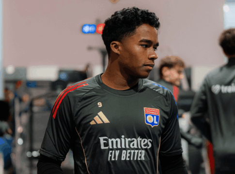 tecnico-do-lyon-rasga-elogios-a-endrick:-“e-um-jogador-diferente”