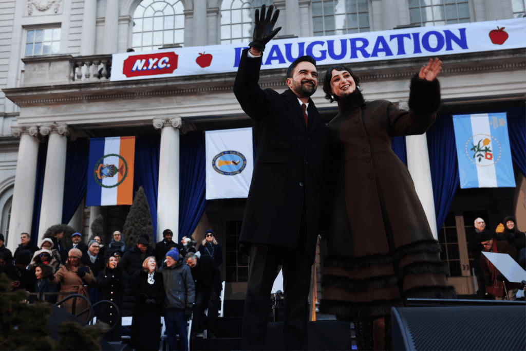 primeira-dama-de-ny-veste-sobretudo-de-designer-palestina-em-posse