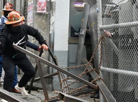 bolivia:-protestos-desafiam-governo-apos-aumento-de-combustiveis
