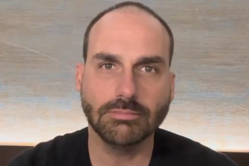 eduardo-bolsonaro-reage-a-ordem-da-pf-para-voltar-ao-cargo-de-escrivao