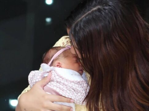 atleta-de-volei,-key-alves-mostra-rosto-da-filha-rosamaria-pela-1a-vez