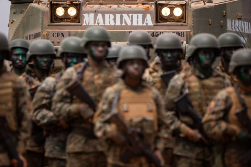 quem-e-o-militar-da-marinha-que-espancou-mulher-por-“amar-demais”