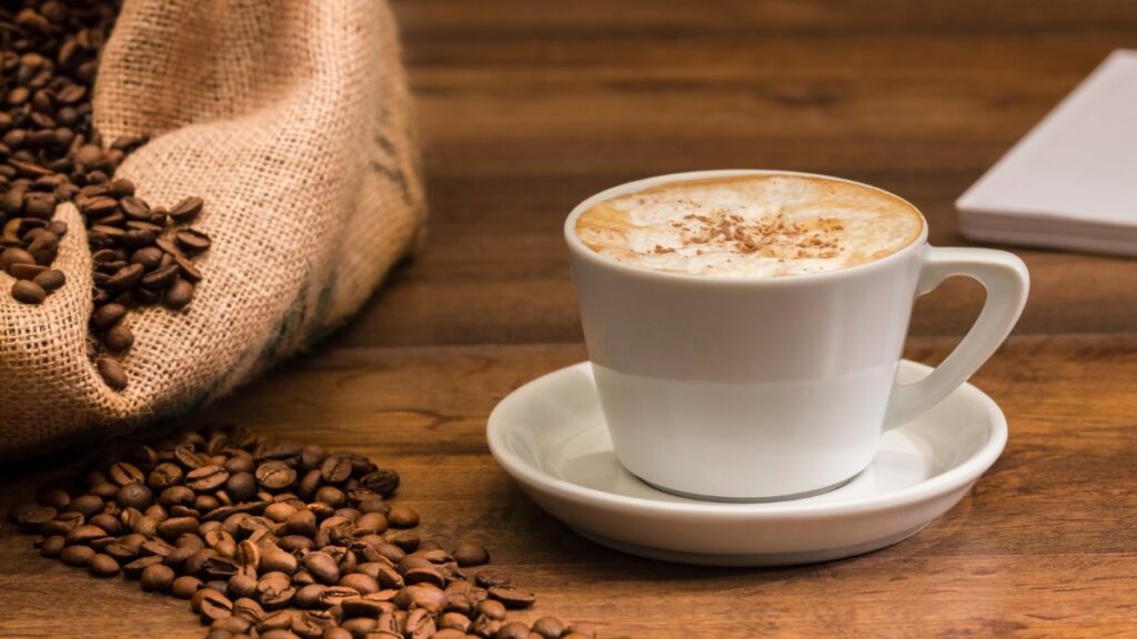 cafe-da-manha:-faca-um-cappuccino-caseiro-cremoso-para-adocar-o-dia