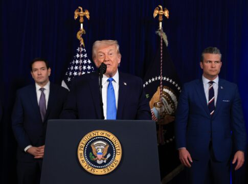 trump-diz-que-“maduro-enviou-gangues,-assassinas-e-selvagens”-aos-eua