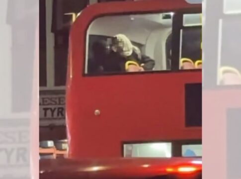 video:-casal-e-filmado-fazendo-sexo-em-onibus-de-dois-andares