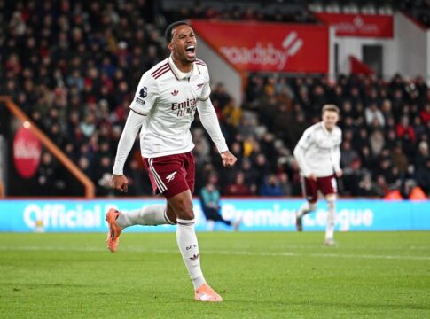 premier-league:-arsenal-vence-bournemouth-e-se-mantem-na-lideranca