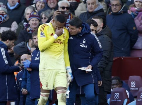 john-falha,-se-machuca-e-deixa-gramado-chorando-na-premier-league