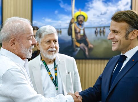 aliado-de-lula,-macron-comemora-queda-de-maduro:-“venezuela-esta-livre”