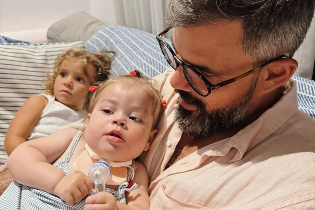 juliano-cazarre-se-emociona-ao-comentar-doenca-rara-da-filha-de-3-anos