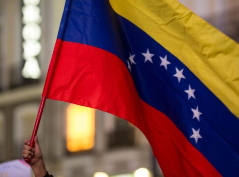 brasileiros-relatam-clima-tenso-em-caracas:-“e-angustiante”