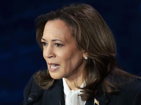 kamala-chama-maduro-de-“ditador-brutal”,-mas-critica-acao-na-venezuela