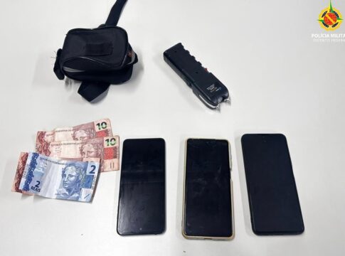 trio-usa-arma-de-choque-para-ameacar-funcionarios-de-shopping-no-df