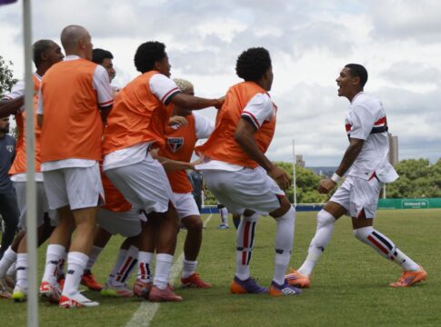 sao-paulo-marca-gol-olimpico-na-estreia-da-copinha;-veja-video