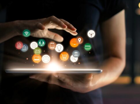 primeiro-domingo-do-ano-pede-faxina-digital-nos-apps-de-relacionamento