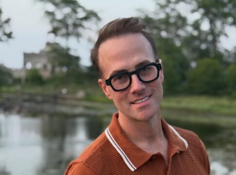 ator-de-wicked-morre-aos-46-anos-em-meio-a-luta-contra-o-cancer