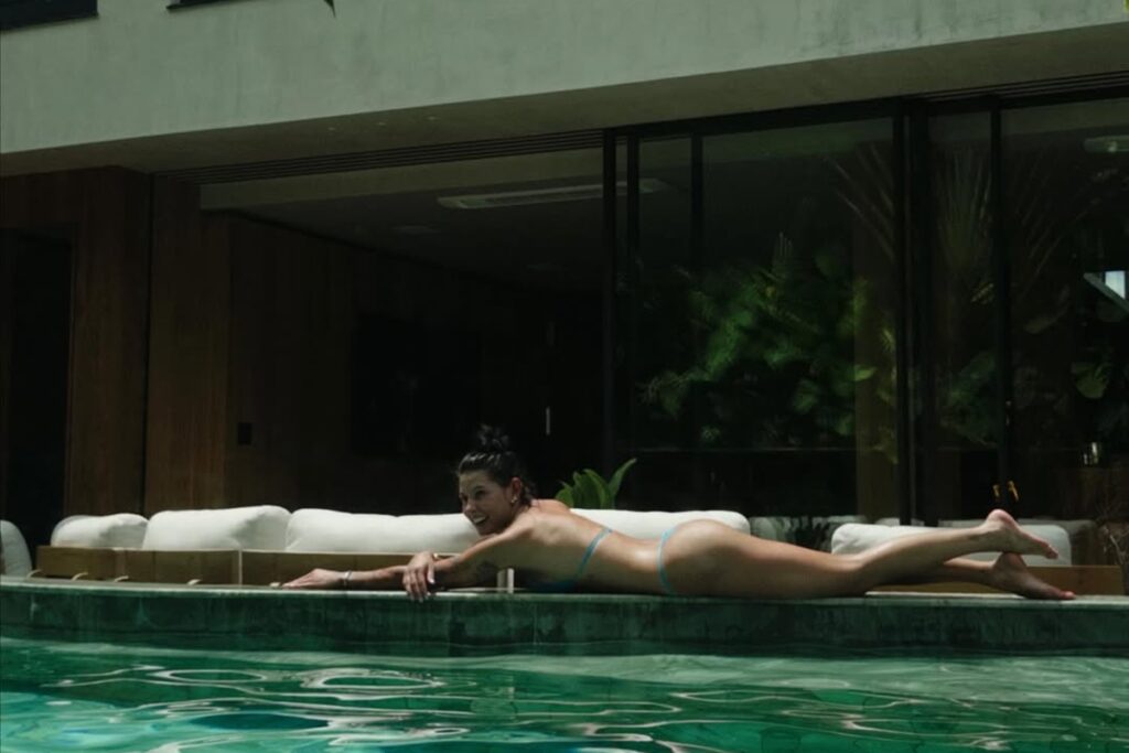 ana-castela-rebate-critica-de-seguidora:-“materialista”