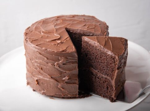 bolo-de-iogurte-com-avela-fofinho-e-facil-de-fazer.-veja-a-receita