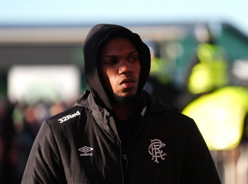 lateral-ingles-e-acusado-de-causar-acidente-apos-vitoria-em-classico