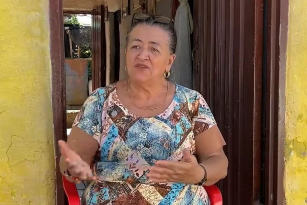 fofoca-e-profissao?-idosa-vende-fofocas-do-bairro-e-compra-duas-casas