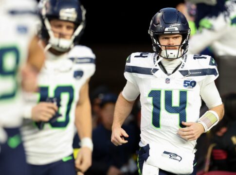 nfl:-darnold-entra-para-historia-e-iguala-tom-brady-no-seahawks