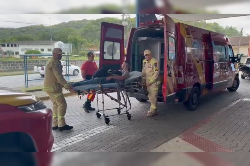 veja-momento-em-que-jovem-que-sumiu-no-pico-parana-chega-ao-hospital.-video