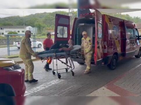 veja-momento-em-que-jovem-que-sumiu-no-pico-parana-chega-ao-hospital.-video