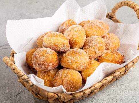 bolinho-de-chuva-e-uma-delicia-e-esta-versao-e-melhor-ainda;-aprenda