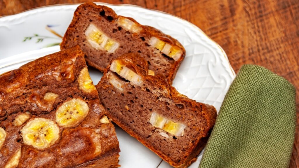 quer-emagrecer-em-2026?-meta-fica-facil-com-este-bolo-de-banana-fit