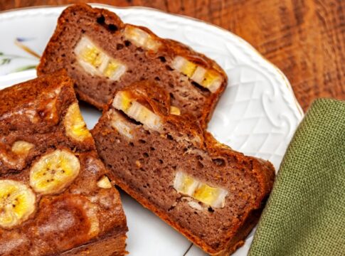 quer-emagrecer-em-2026?-meta-fica-facil-com-este-bolo-de-banana-fit