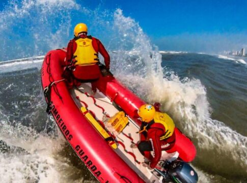 bombeiros-salvam-mais-de-mil-pessoas-no-litoral-de-sp-desde-dezembro