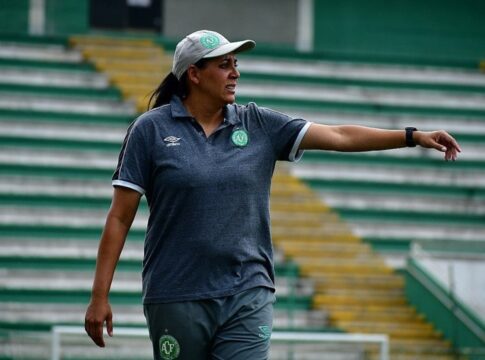 treinadora-da-chapecoense-e-a-1a-da-historia-a-vencer-na-copinha