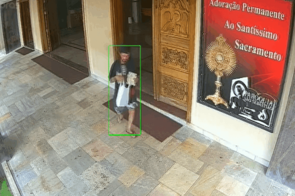 casal-e-preso-por-“sequestrar”-menino-jesus-de-presepio-em-igreja