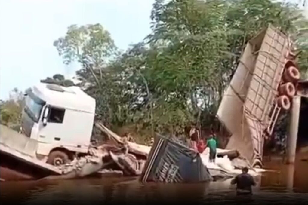 ponte-desaba-e-caminhao-de-carga-cai-em-rio-no-sul-do-para.-video