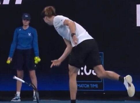 numero-3-do-mundo,-zverev-quebra-raquete-em-derrota-na-united-cup